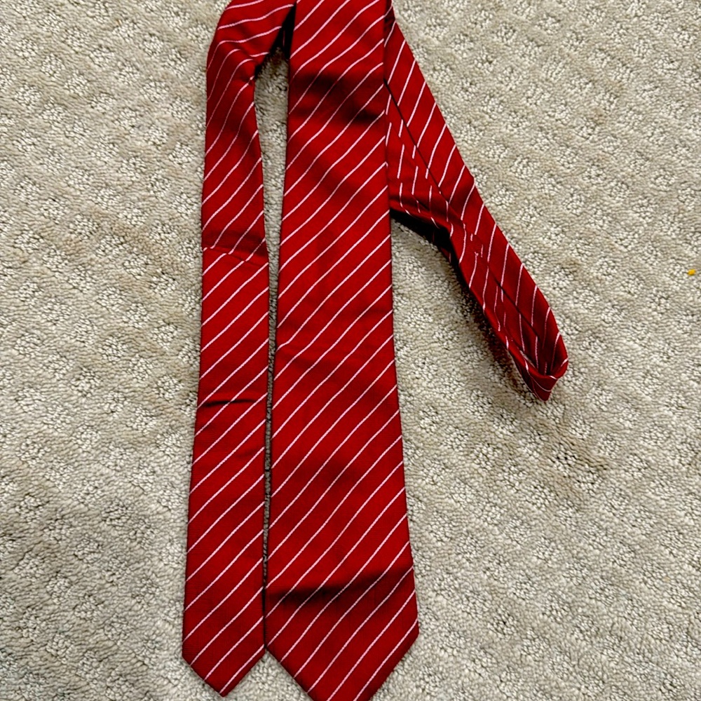 Beauti red tie with white stripes. Armani authentic. Smoke and pet free